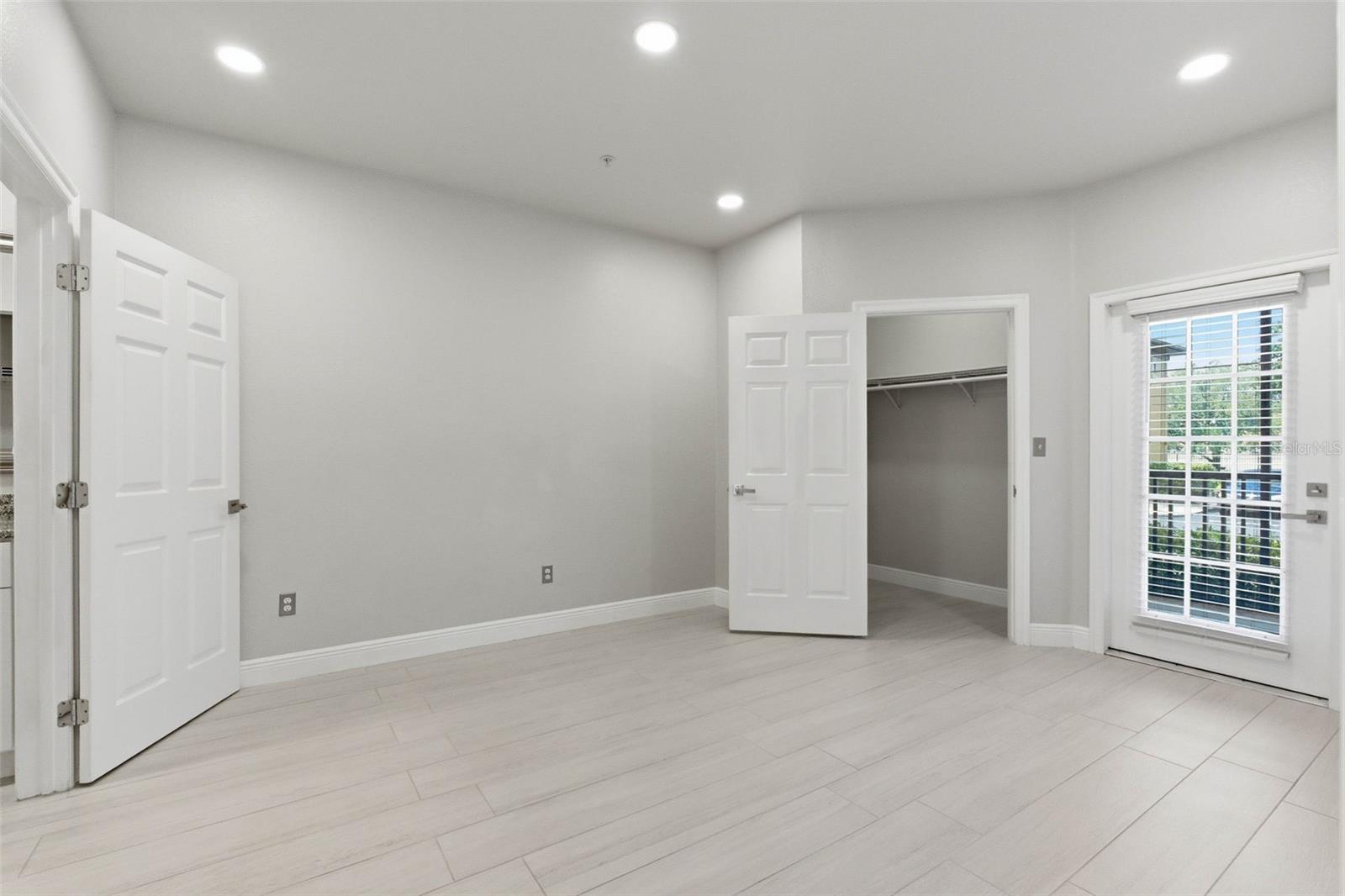 Image 21 of 60 For 4333 Bayside Village Drive 102