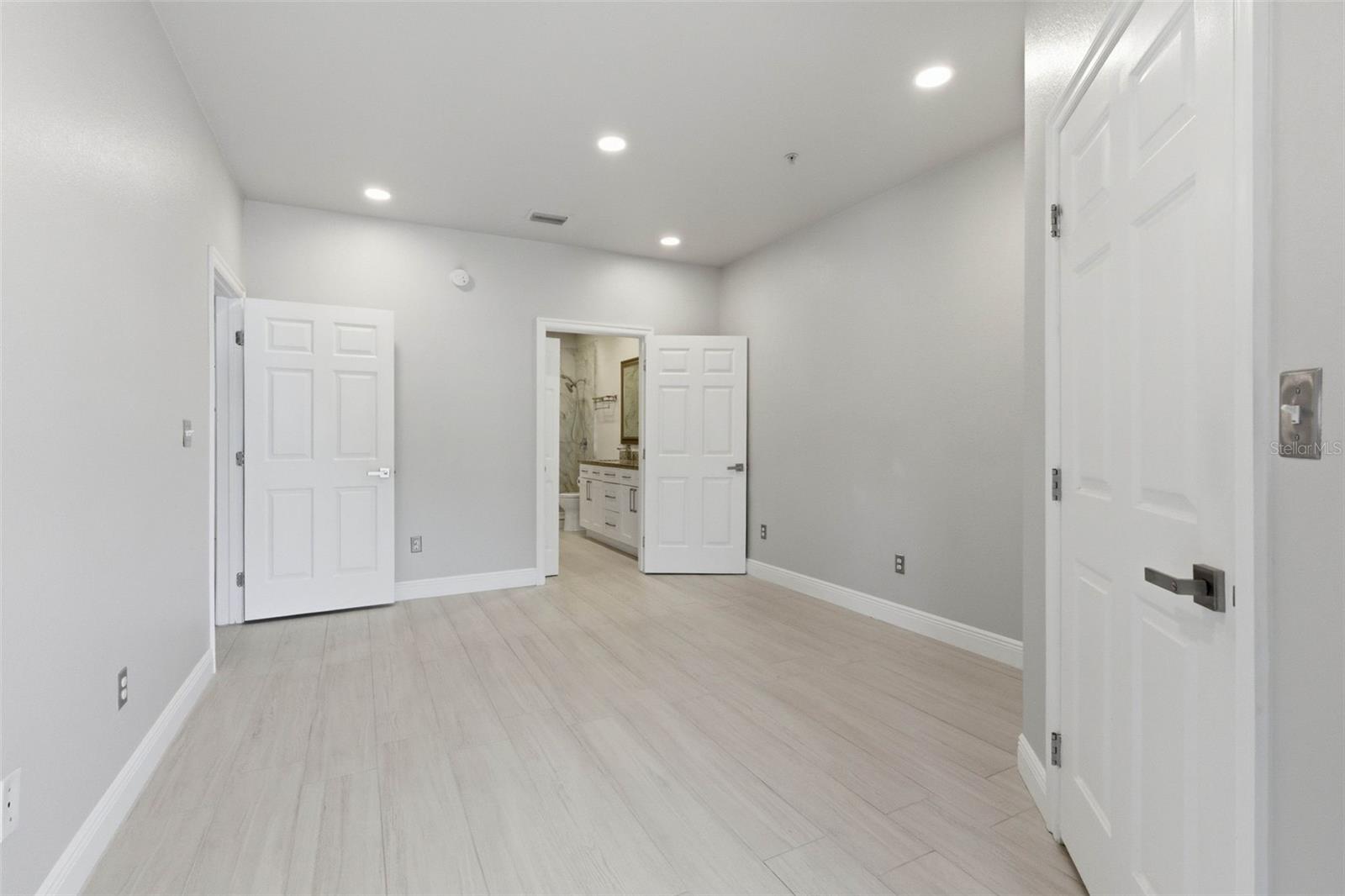 Image 24 of 60 For 4333 Bayside Village Drive 102