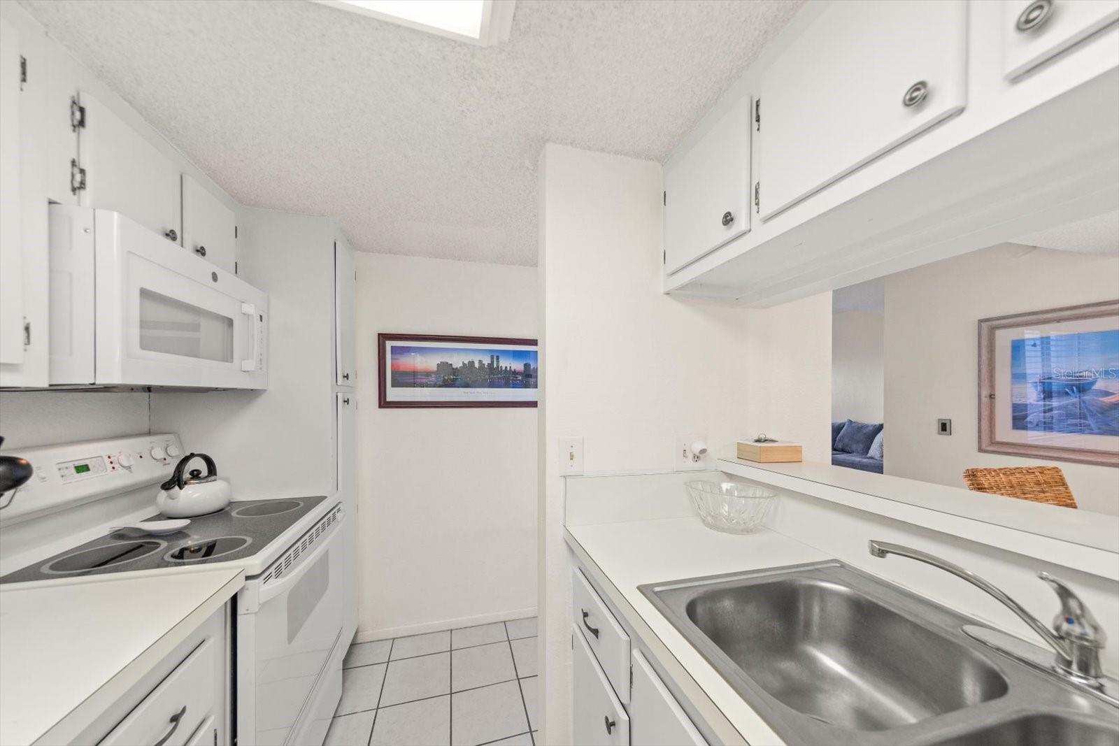 Image 13 of 30 For 179 Medallion Boulevard H