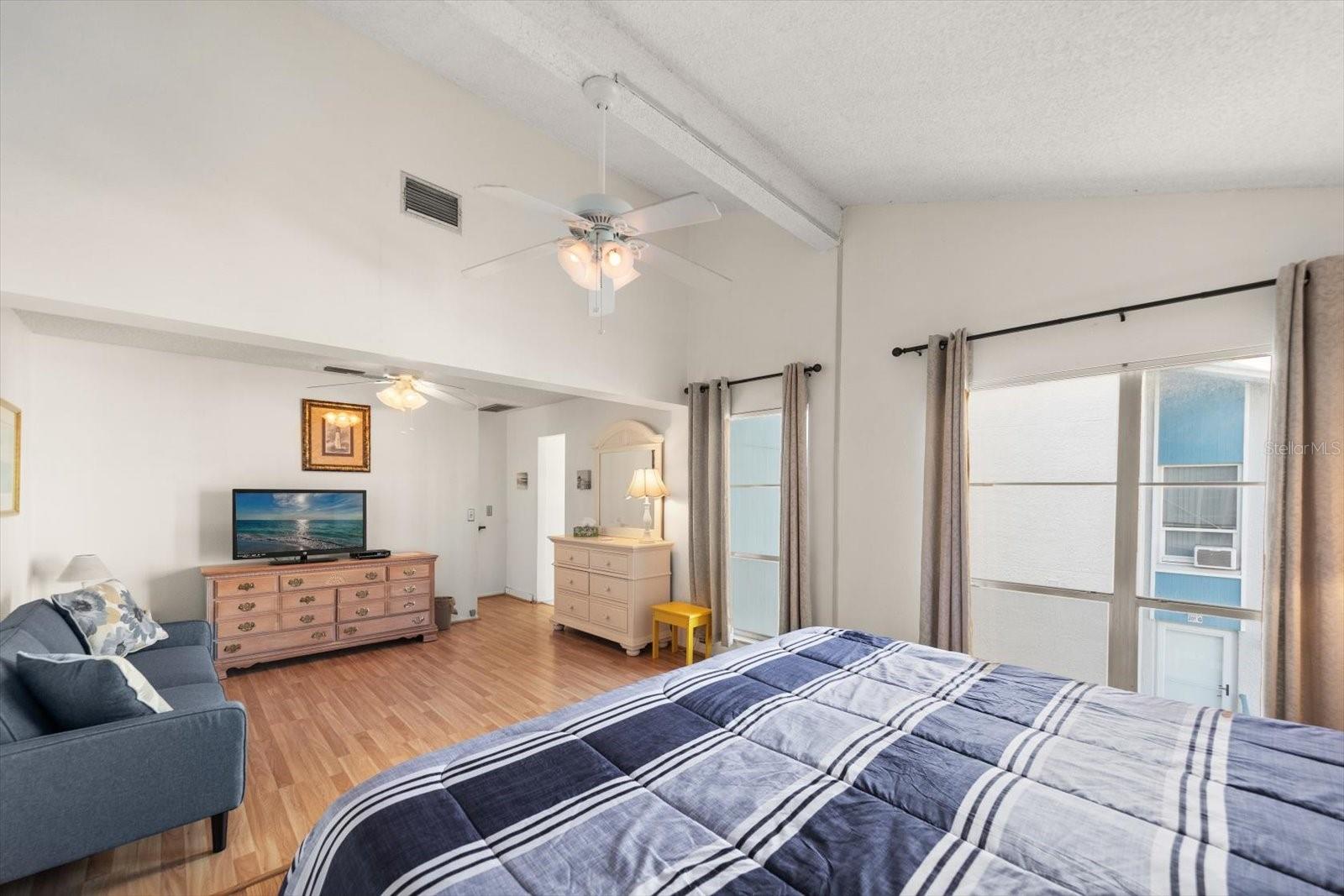 Image 20 of 30 For 179 Medallion Boulevard H