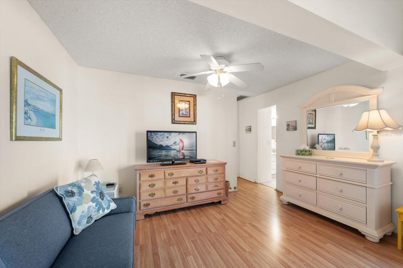 Image 21 of 30 For 179 Medallion Boulevard H