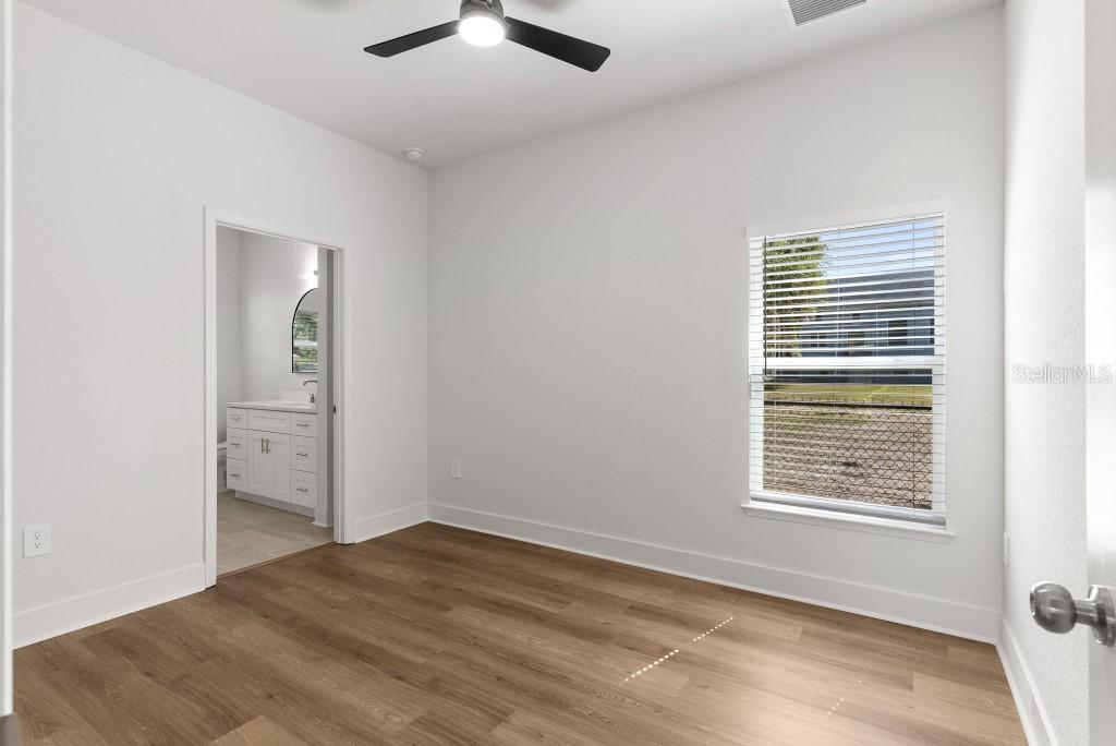 Image 11 of 23 For 901 Warren Street