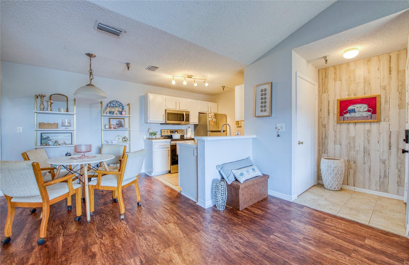 Image 5 of 34 For 10263 Gandy Boulevard N 2110
