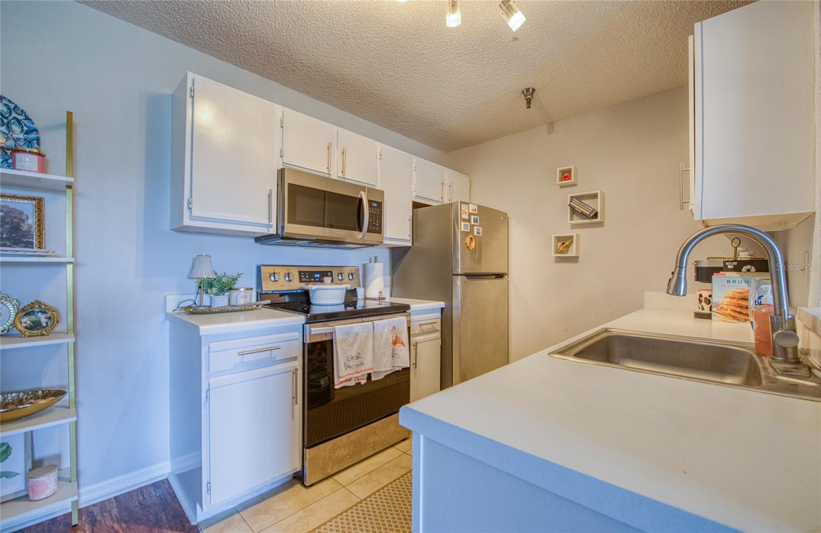 Image 6 of 34 For 10263 Gandy Boulevard N 2110