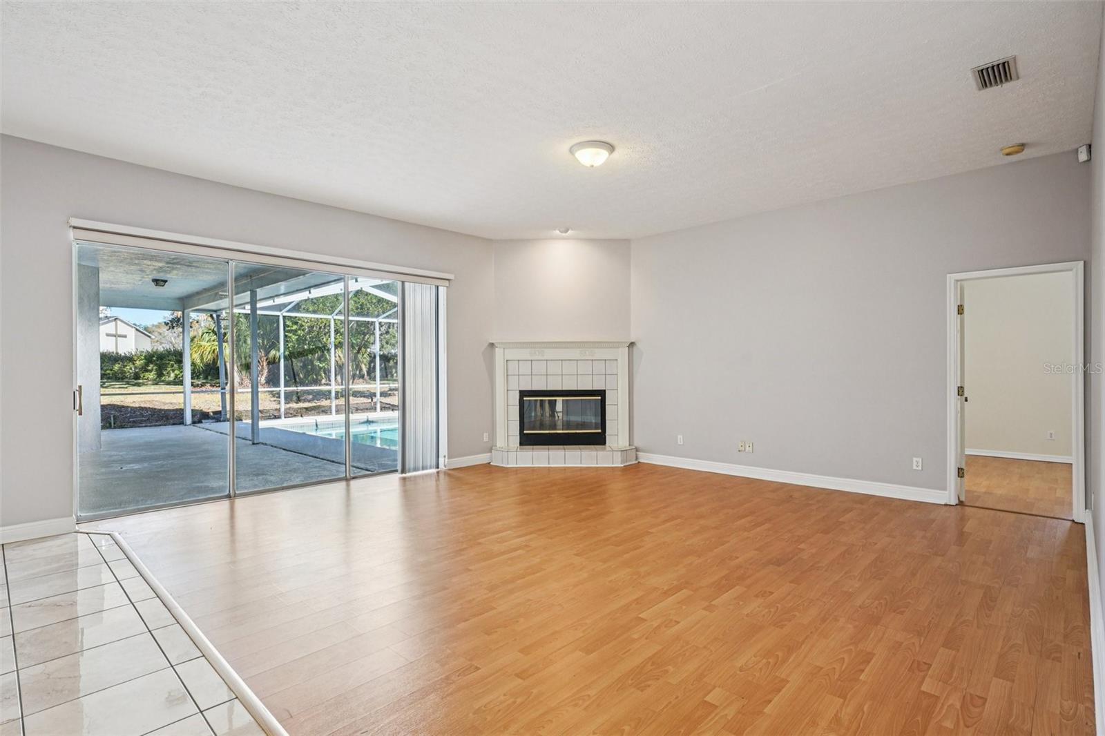 Image 12 of 96 For 918 Academy Drive