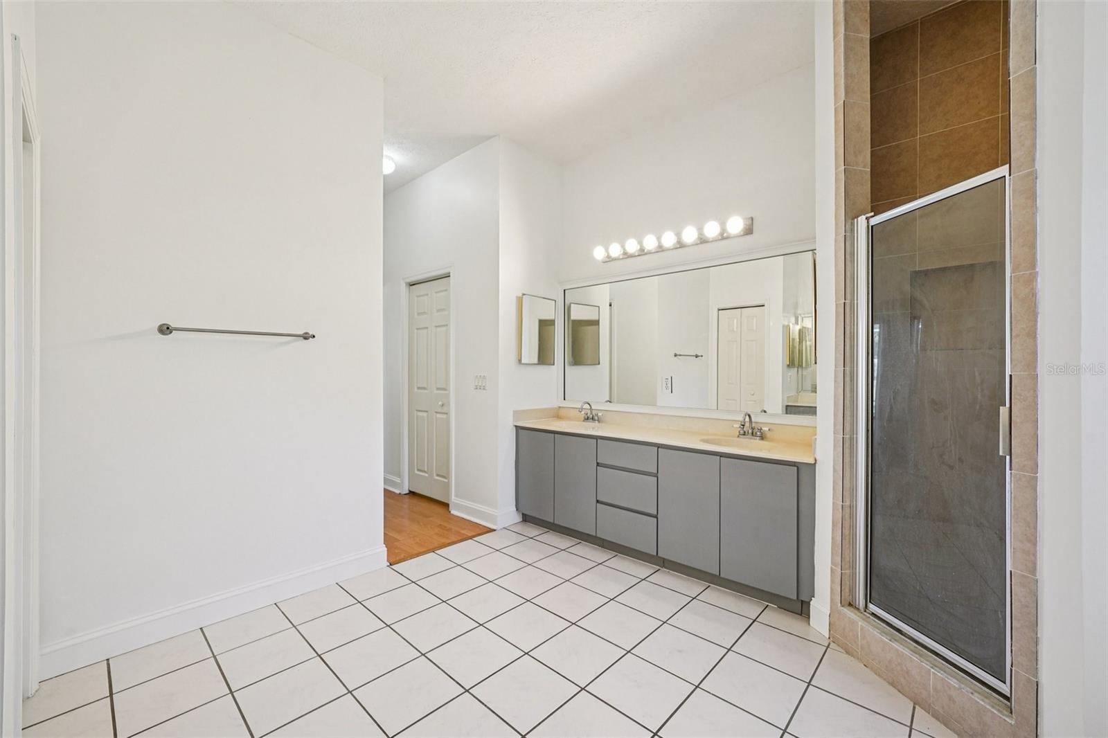 Image 76 of 96 For 918 Academy Drive