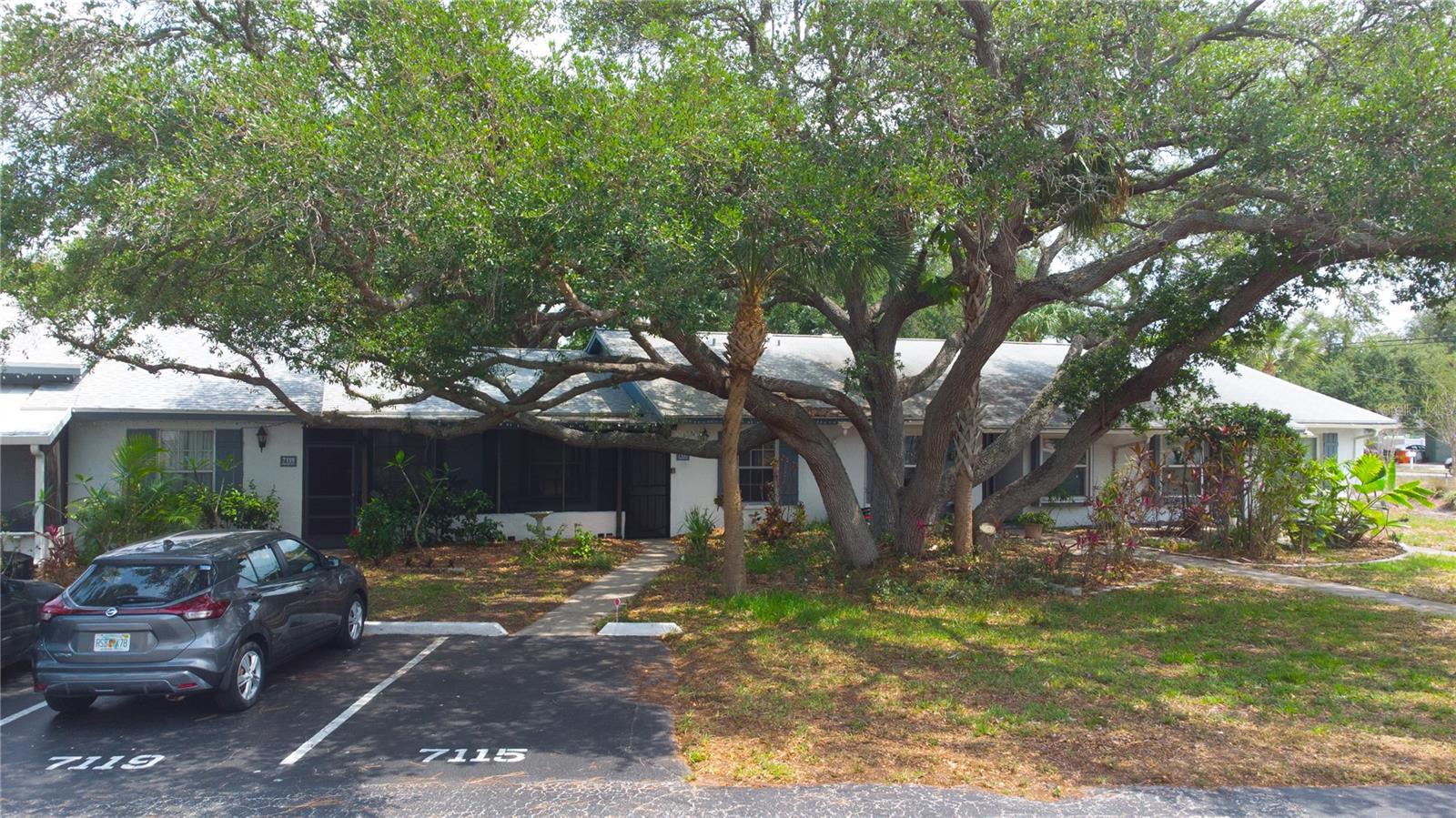 Image 2 of 30 For 7115 Parkside Villas Dr N