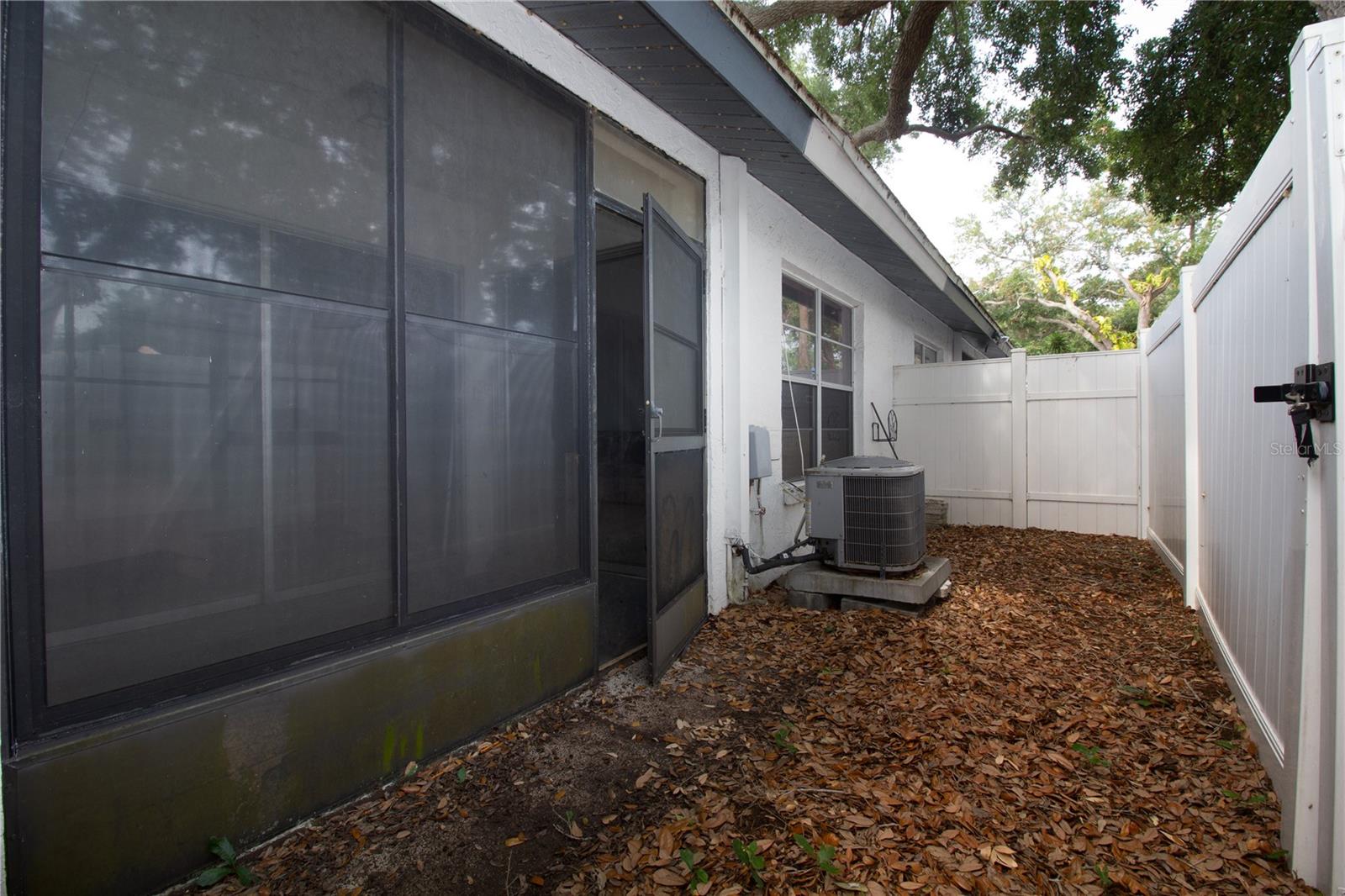 Image 20 of 30 For 7115 Parkside Villas Dr N