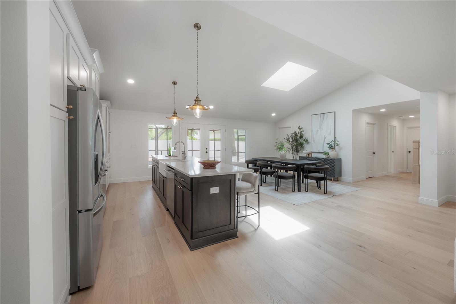 Image 6 of 43 For 471 Davis Boulevard