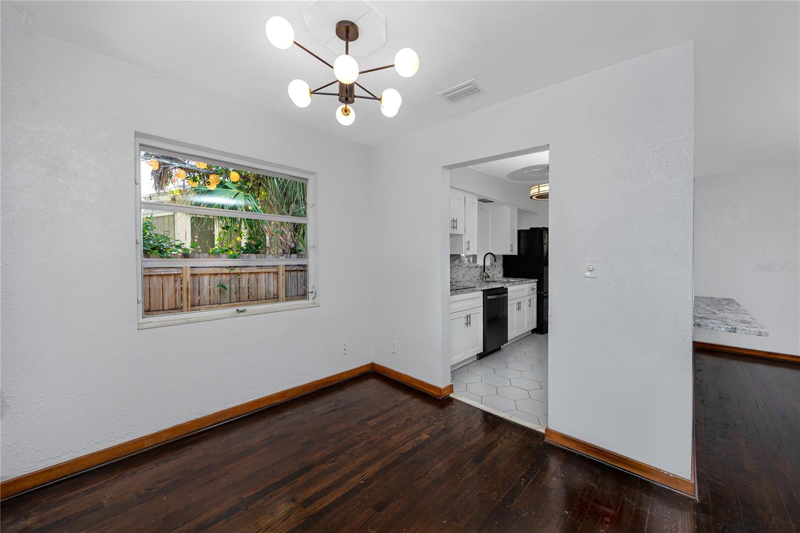 Image 11 of 50 For 630 Jasmine Way S