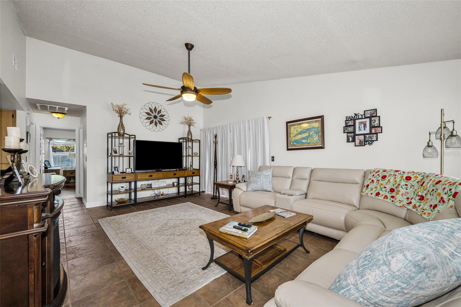 Image 11 of 41 For 2907 Whispering Drive N