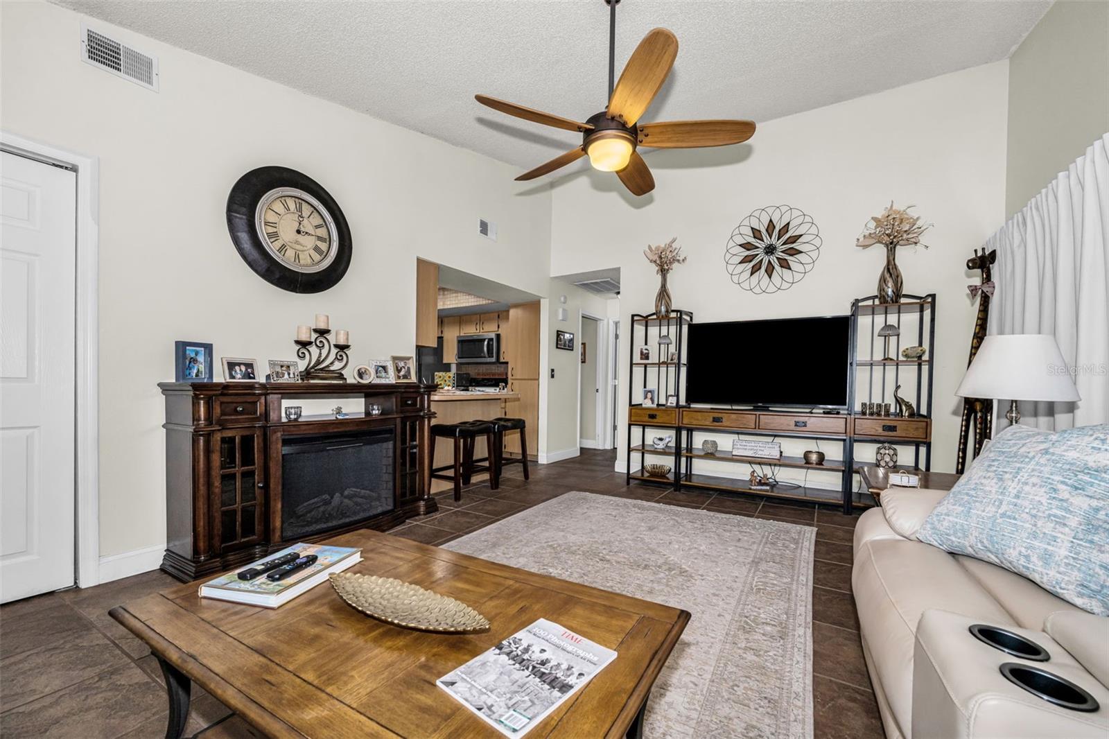 Image 12 of 41 For 2907 Whispering Drive N