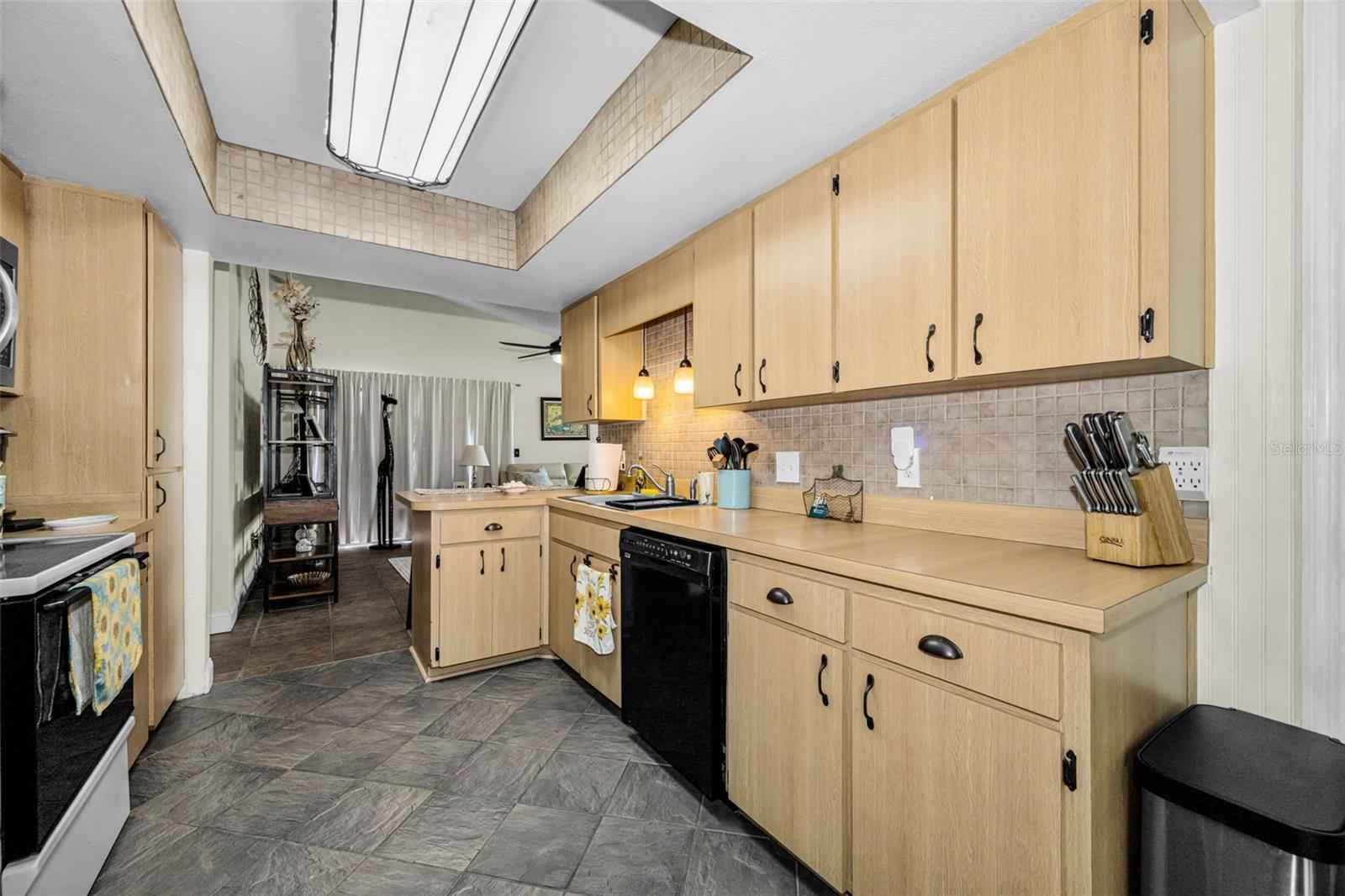 Image 17 of 41 For 2907 Whispering Drive N