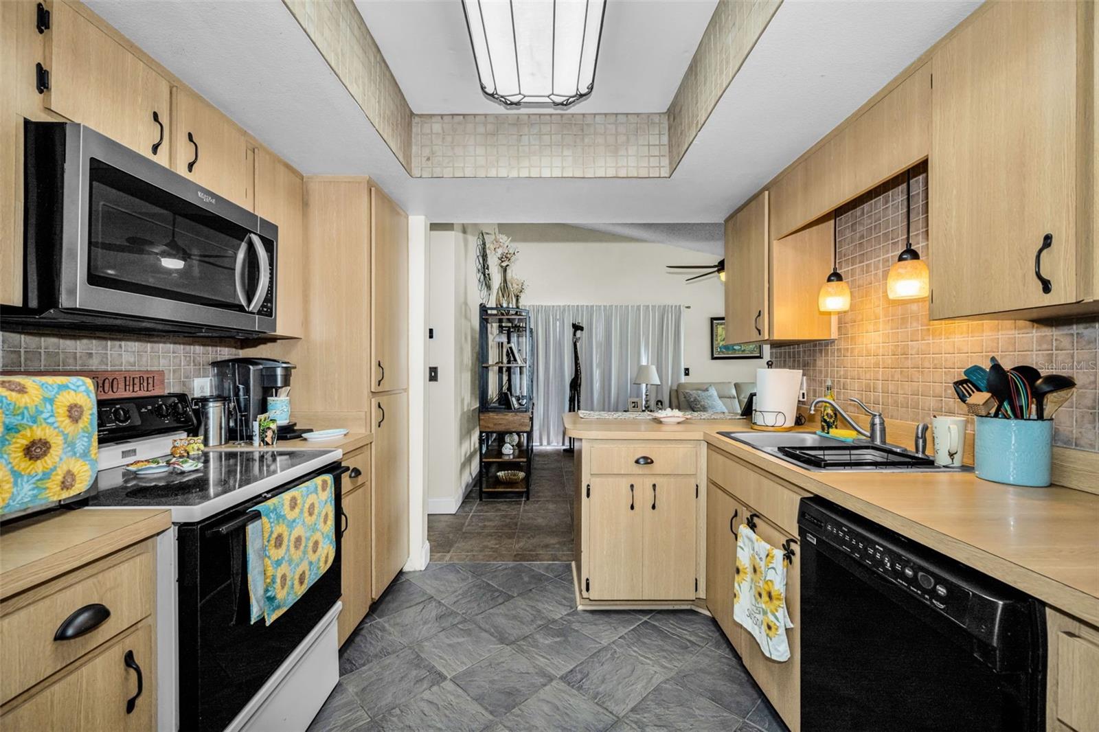 Image 19 of 41 For 2907 Whispering Drive N