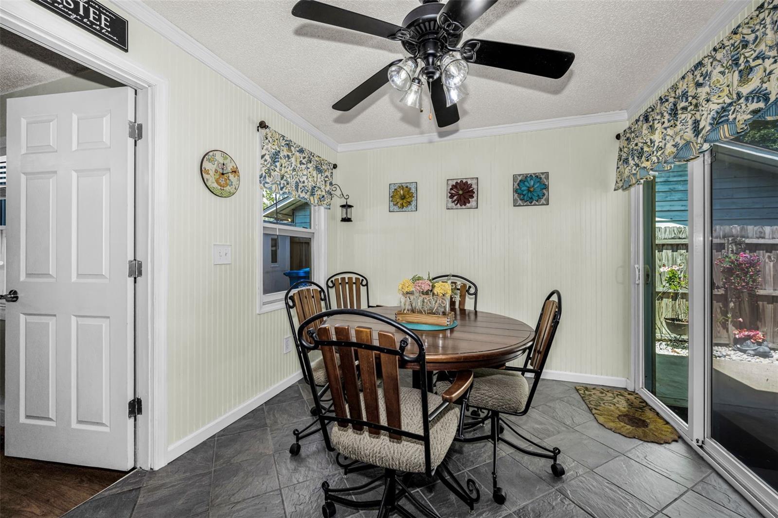 Image 21 of 41 For 2907 Whispering Drive N