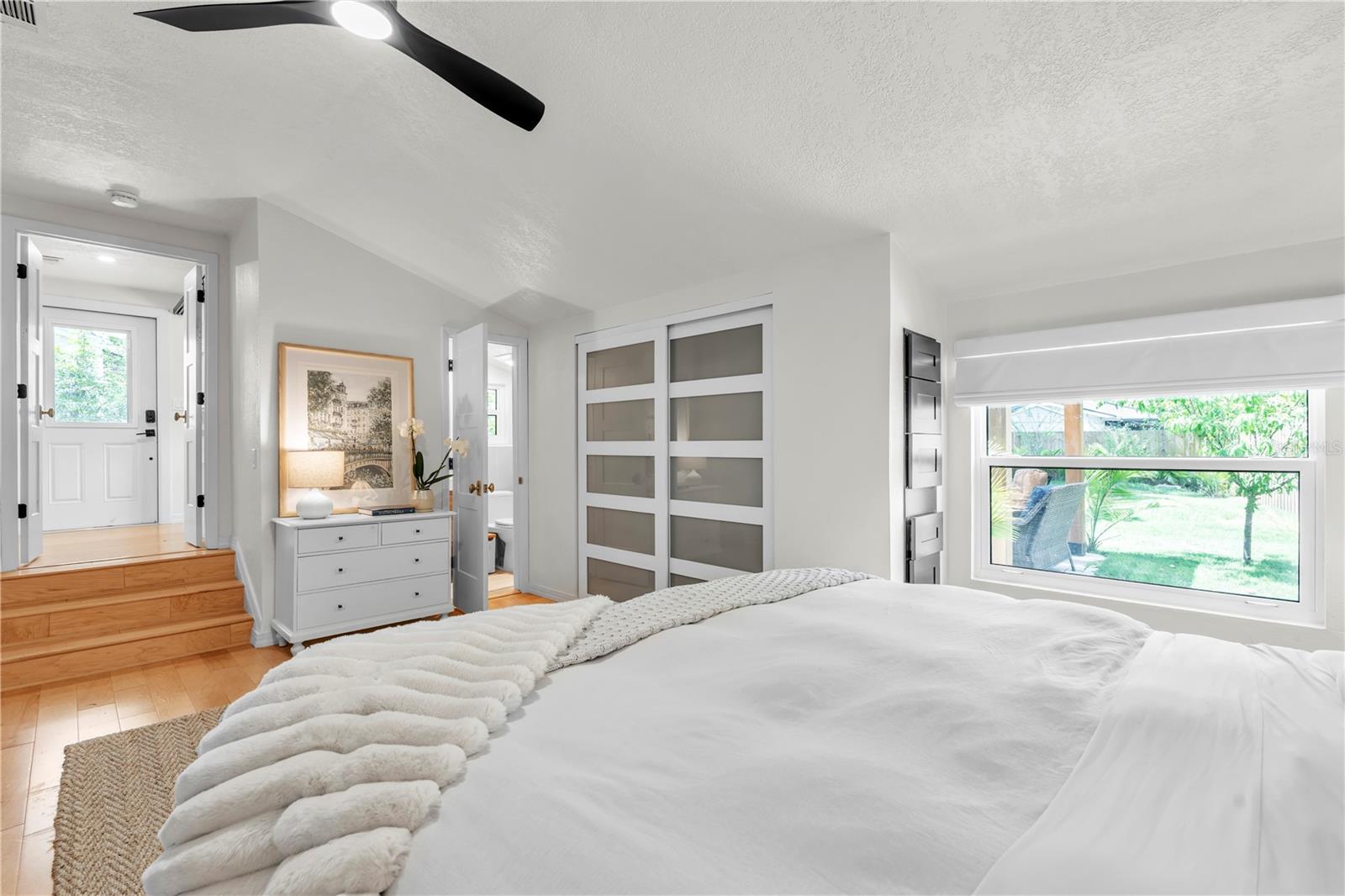Image 18 of 28 For 735 40th Avenue N