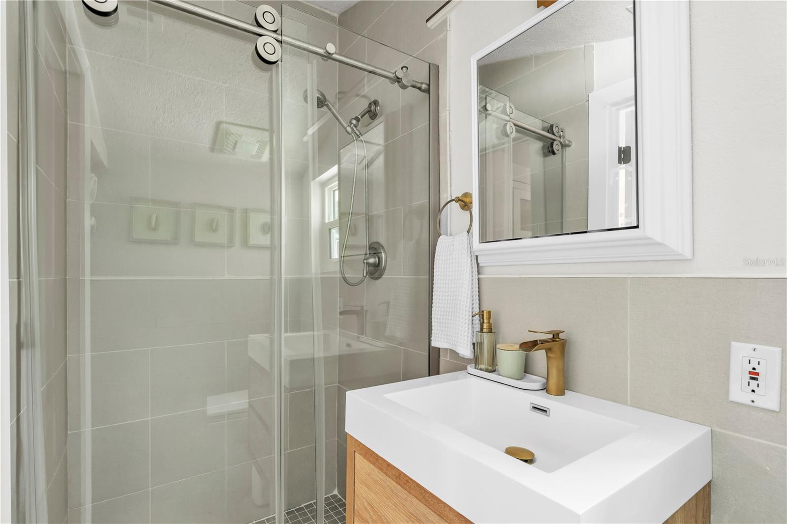 Image 19 of 28 For 735 40th Avenue N