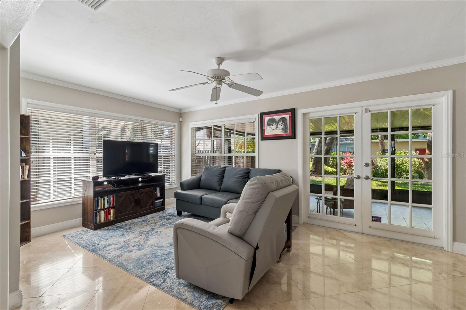 Image 11 of 50 For 4420 San Carlos Street