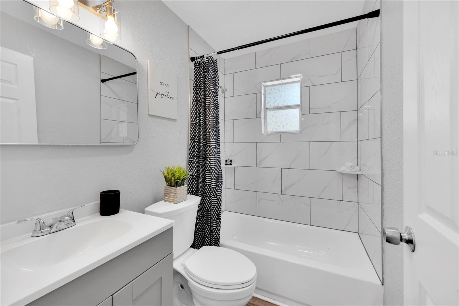 Image 5 of 31 For 429 Oakwood Street