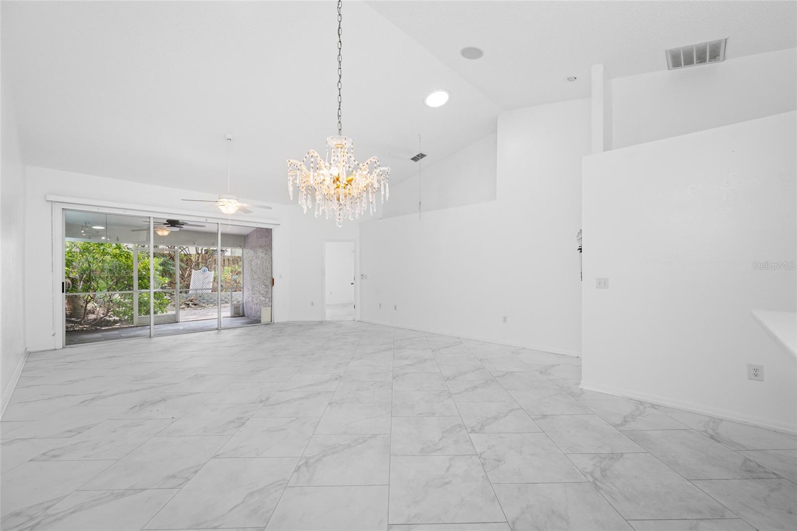Image 17 of 58 For 2565 Estancia Boulevard