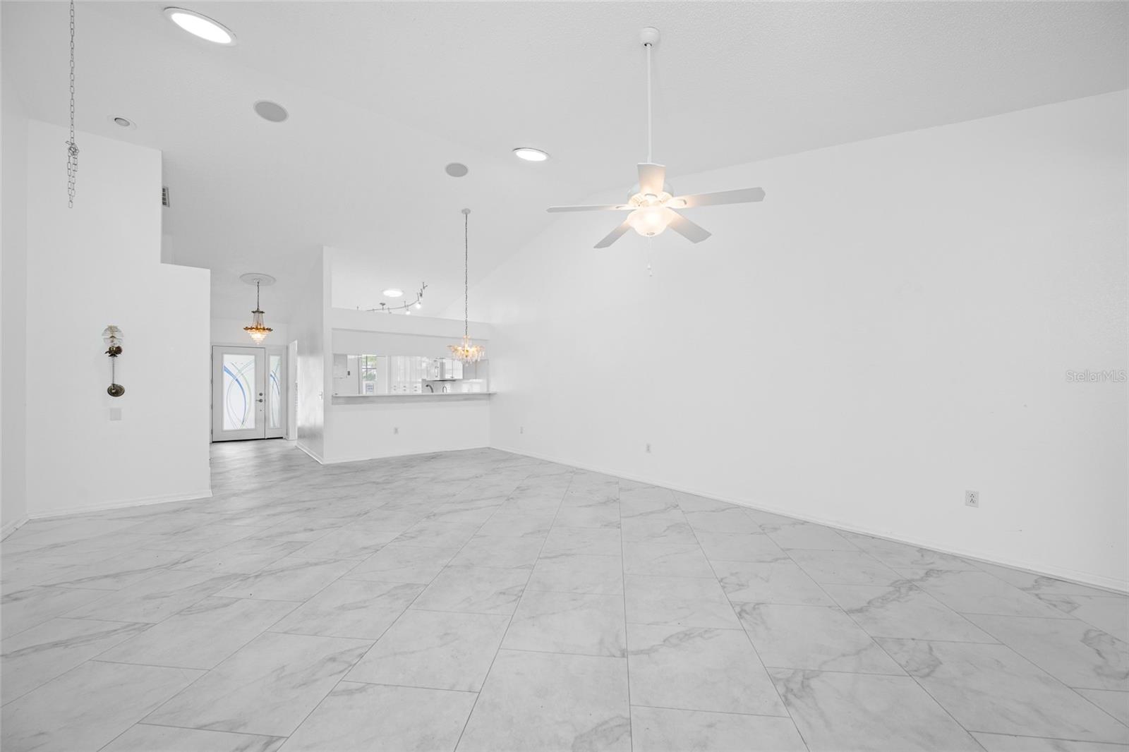 Image 19 of 58 For 2565 Estancia Boulevard