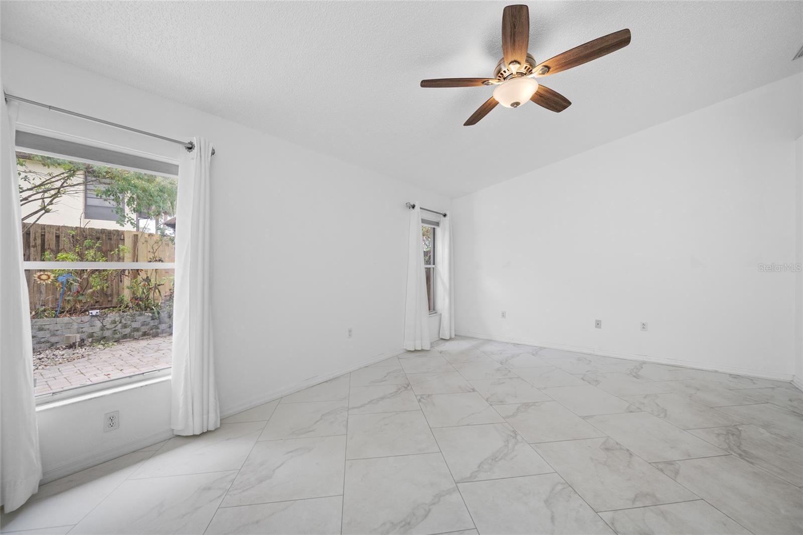Image 21 of 58 For 2565 Estancia Boulevard