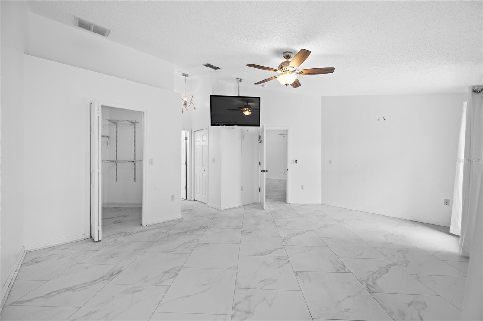 Image 25 of 58 For 2565 Estancia Boulevard