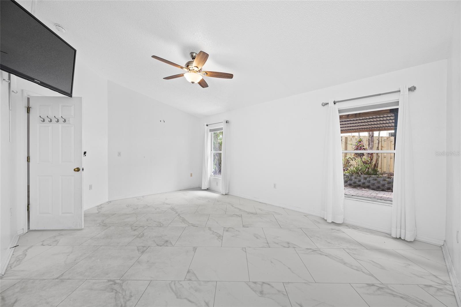 Image 26 of 58 For 2565 Estancia Boulevard