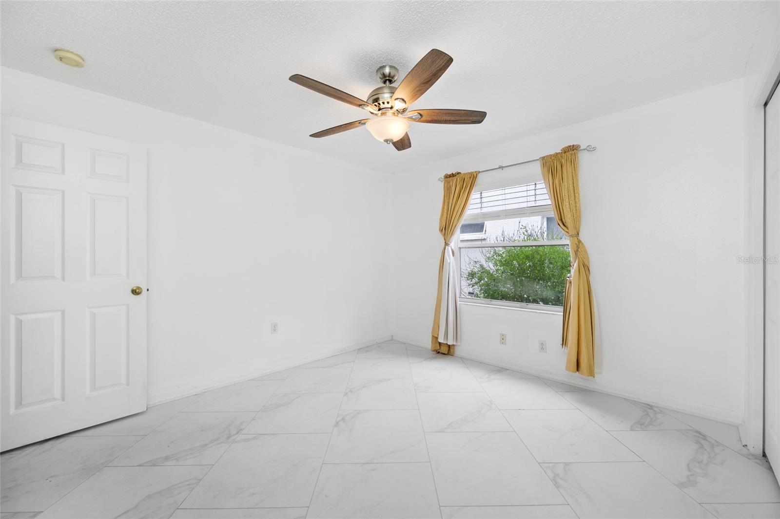Image 33 of 58 For 2565 Estancia Boulevard