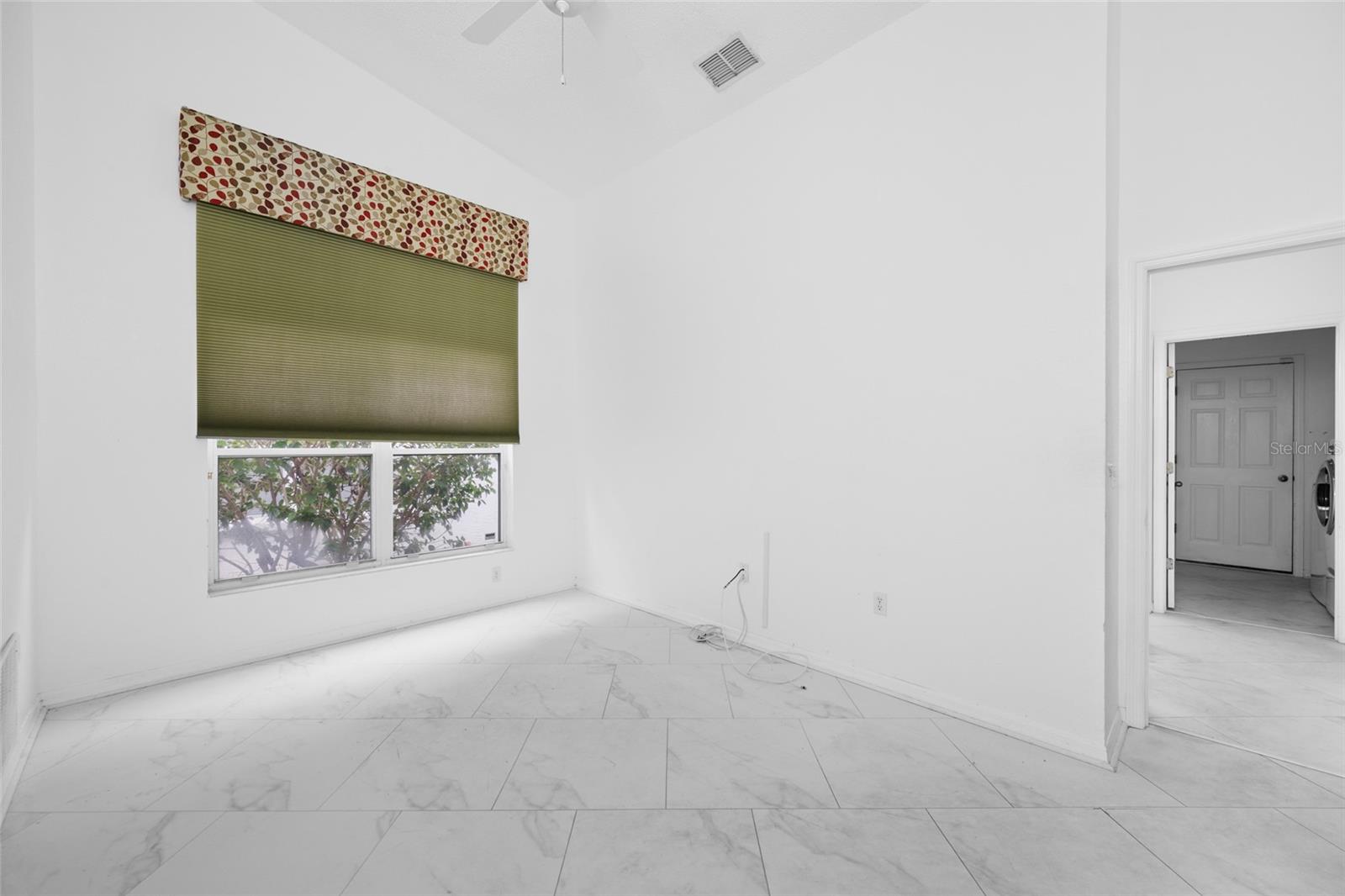 Image 37 of 58 For 2565 Estancia Boulevard