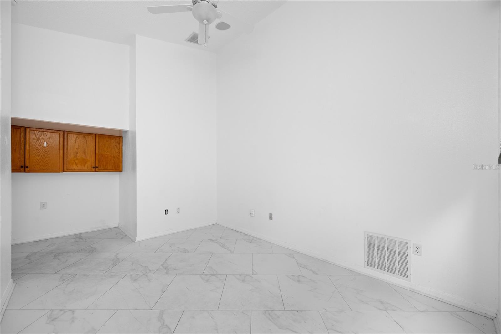 Image 39 of 58 For 2565 Estancia Boulevard