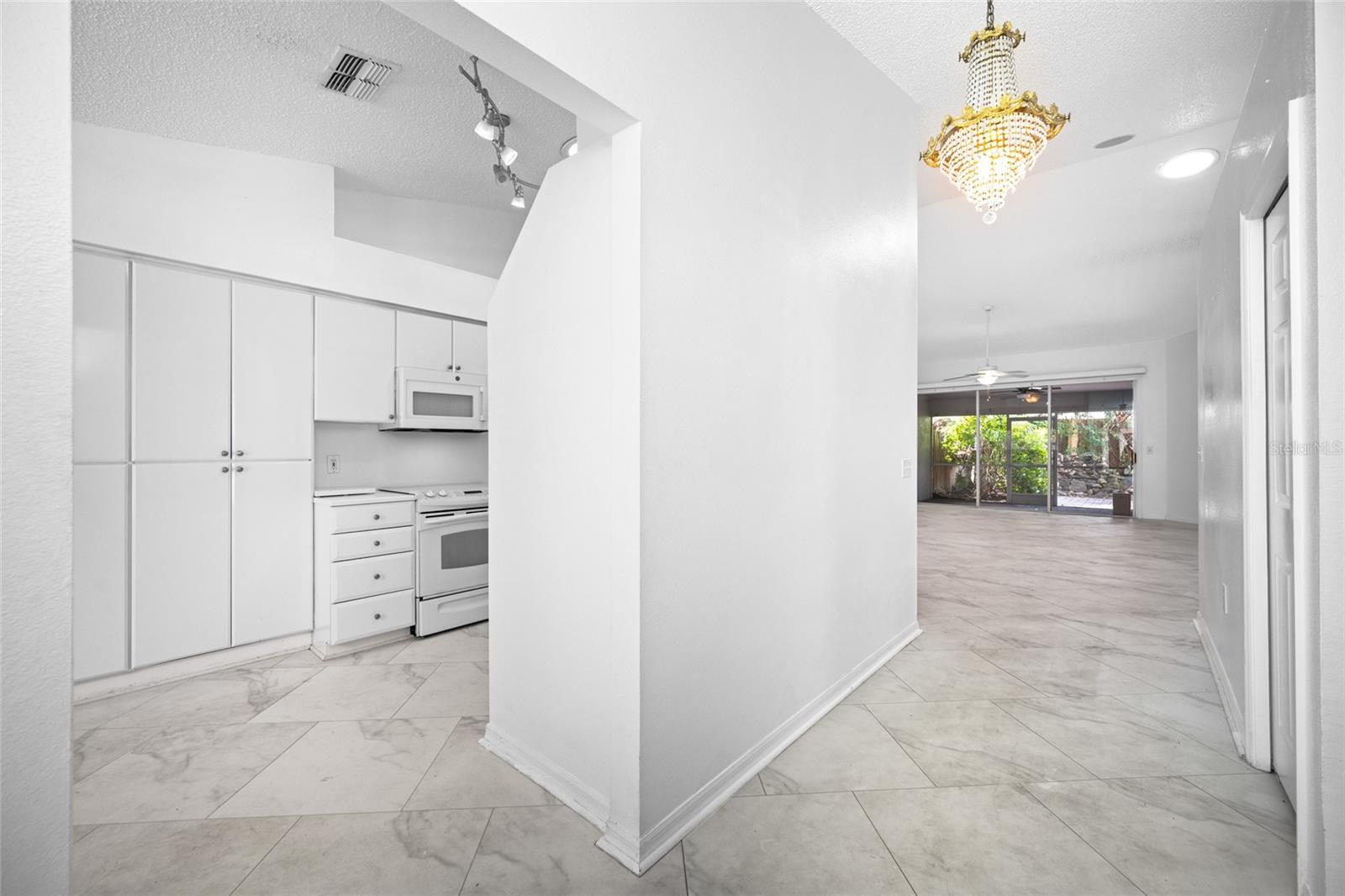 Image 5 of 58 For 2565 Estancia Boulevard
