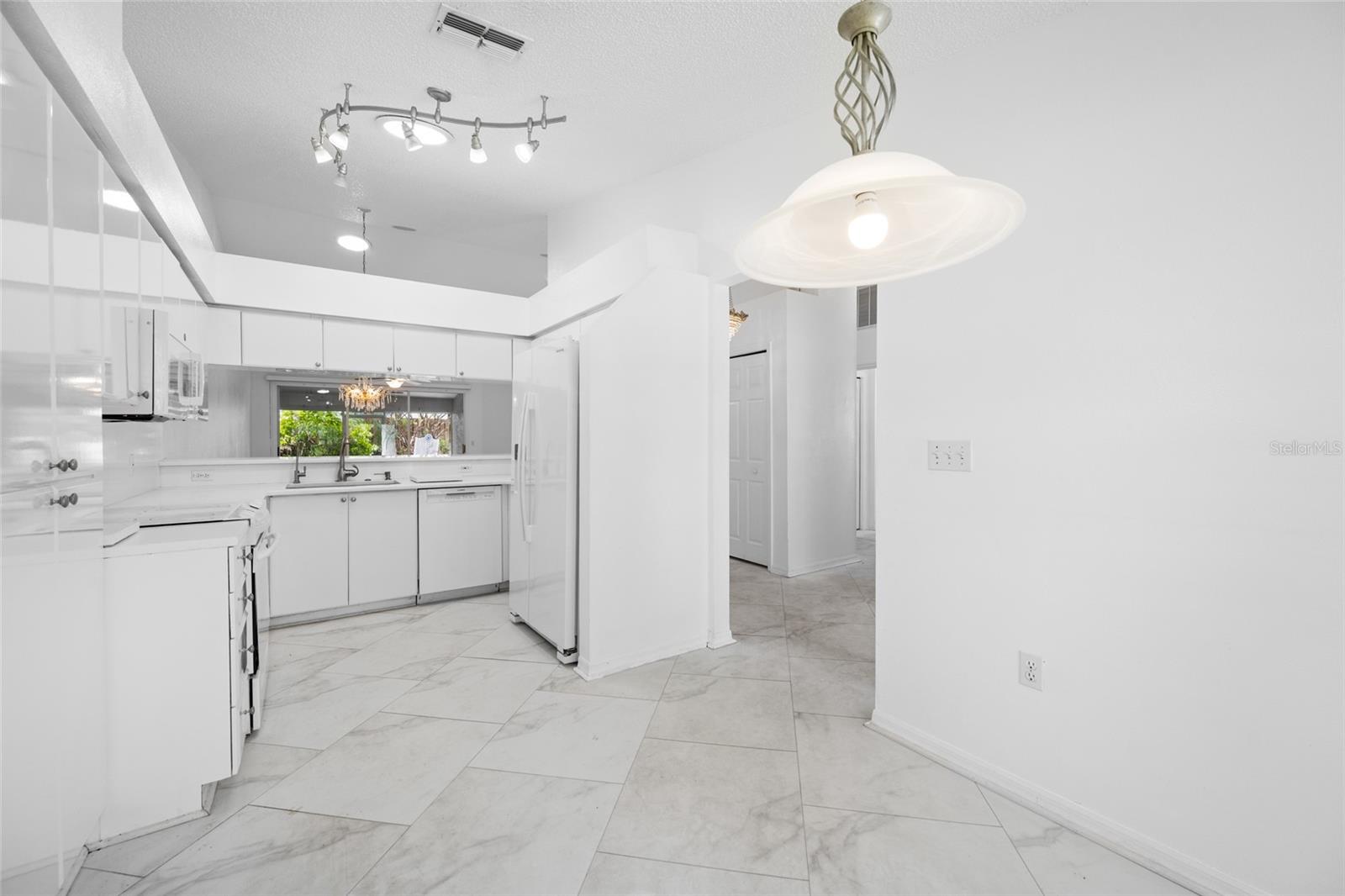 Image 8 of 58 For 2565 Estancia Boulevard
