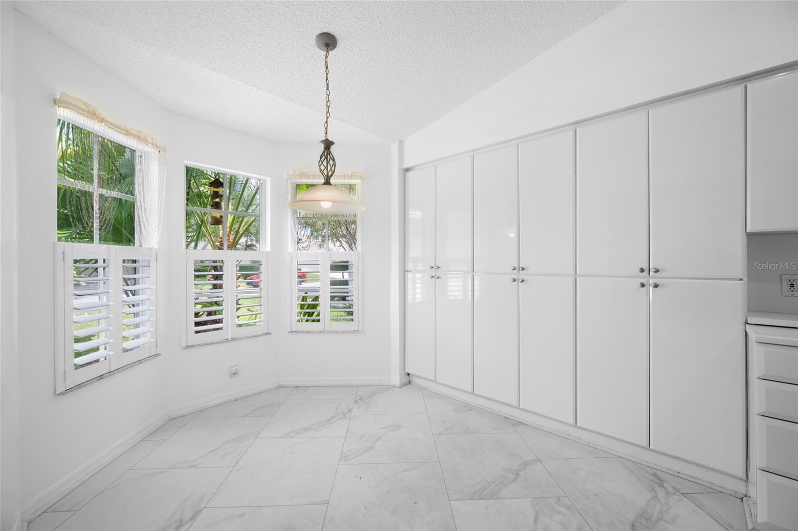 Image 9 of 58 For 2565 Estancia Boulevard