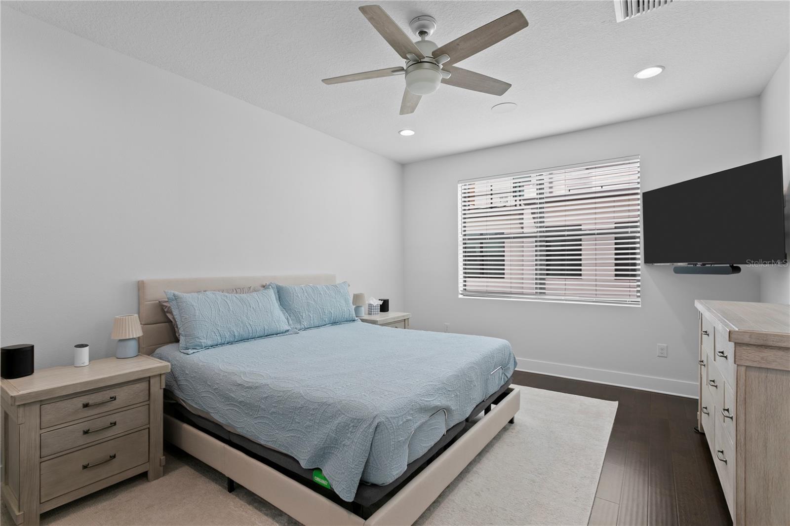 Image 12 of 19 For 2511 Grady Avenue 63