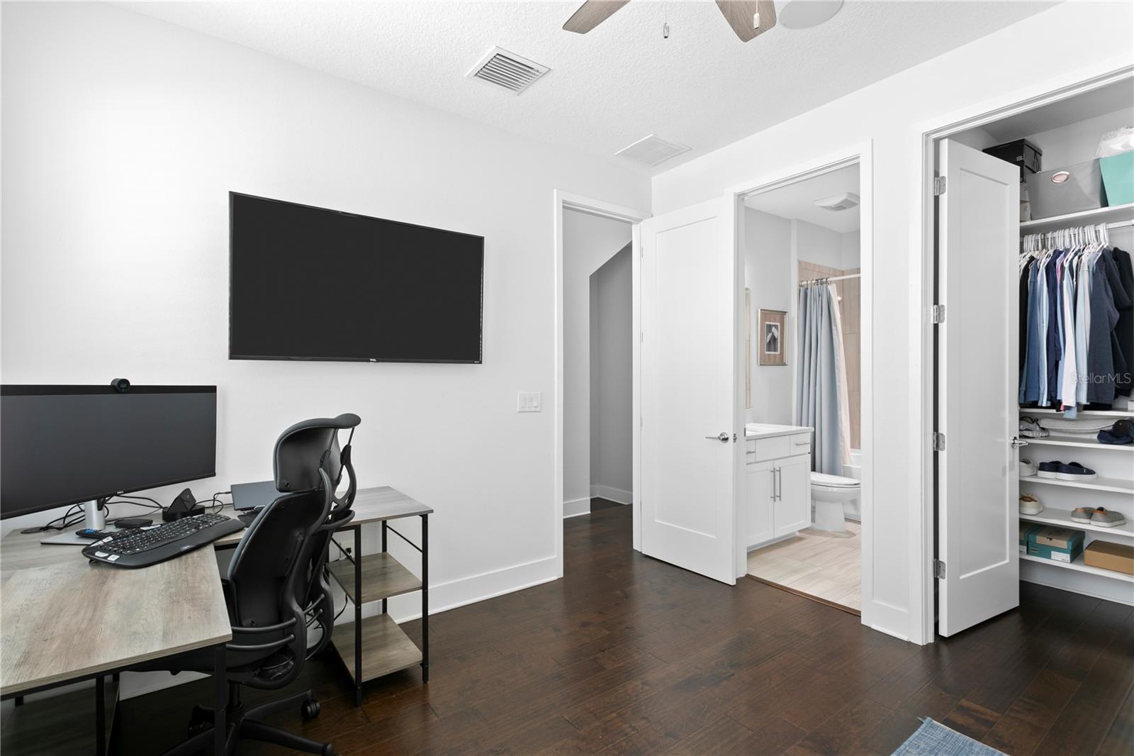 Image 13 of 19 For 2511 Grady Avenue 63