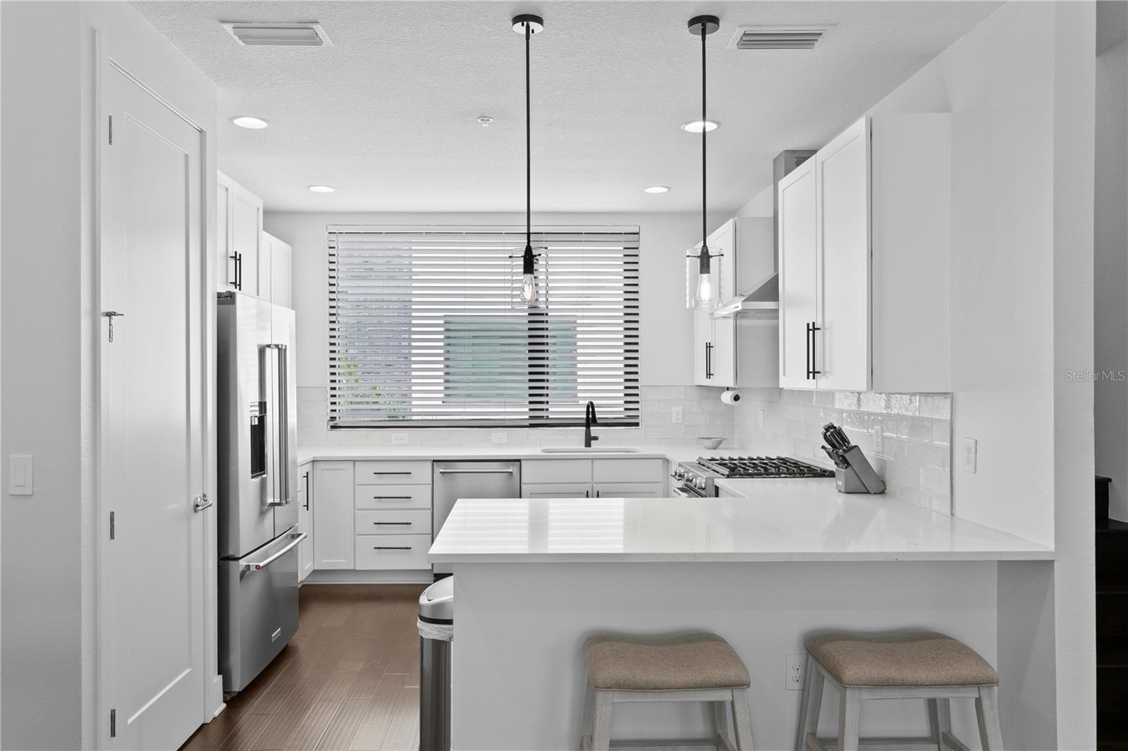 Image 3 of 19 For 2511 Grady Avenue 63