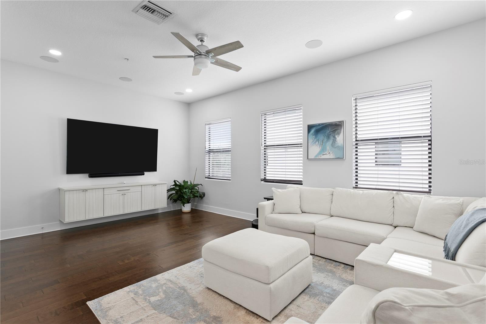 Image 8 of 19 For 2511 Grady Avenue 63