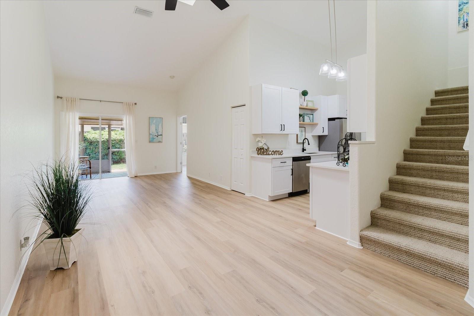 Image 10 of 40 For 682 Green Valley Road C3