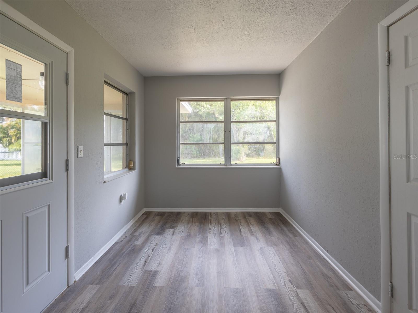 Image 10 of 23 For 916 Gillespie Street