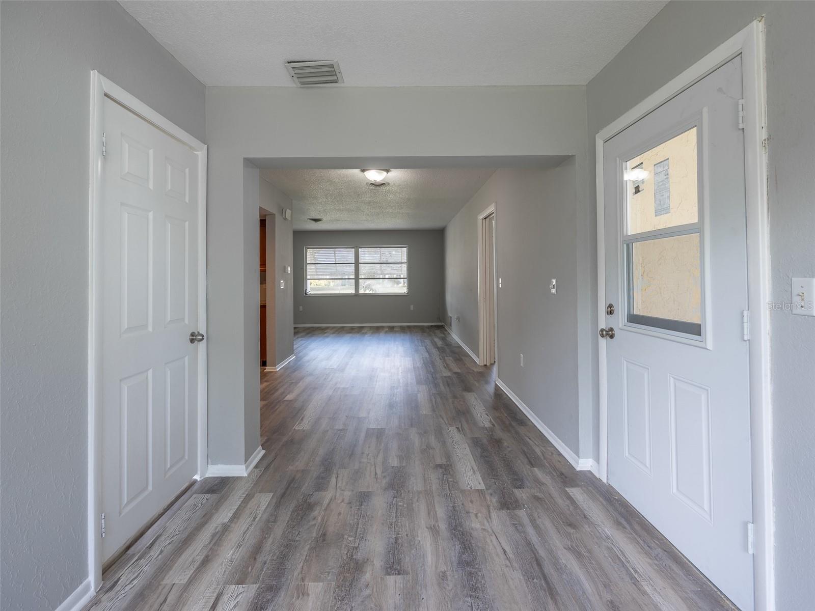Image 11 of 23 For 916 Gillespie Street