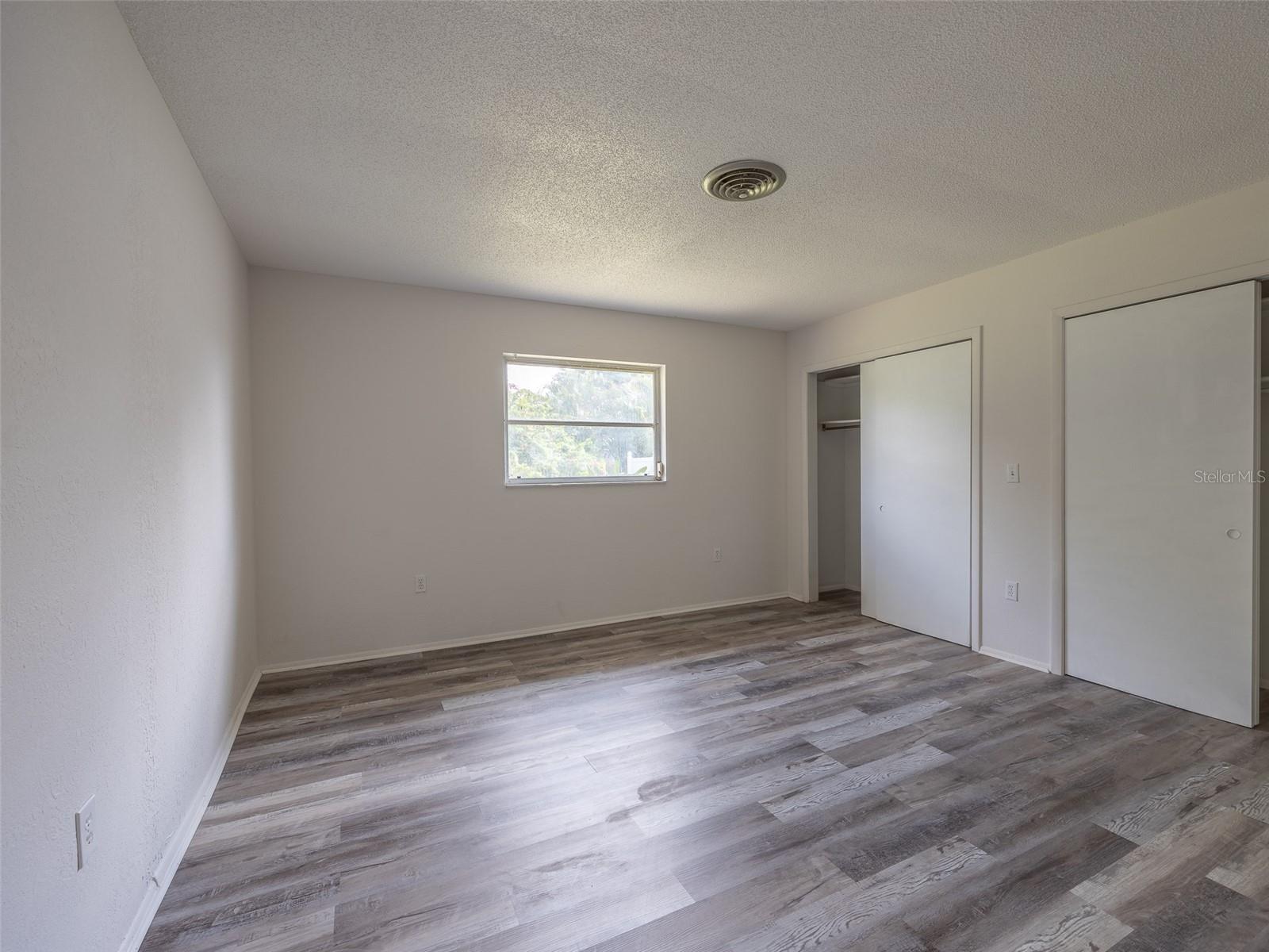 Image 12 of 23 For 916 Gillespie Street