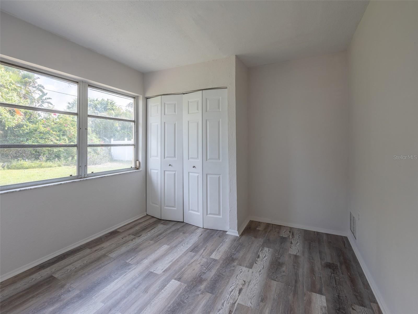 Image 14 of 23 For 916 Gillespie Street