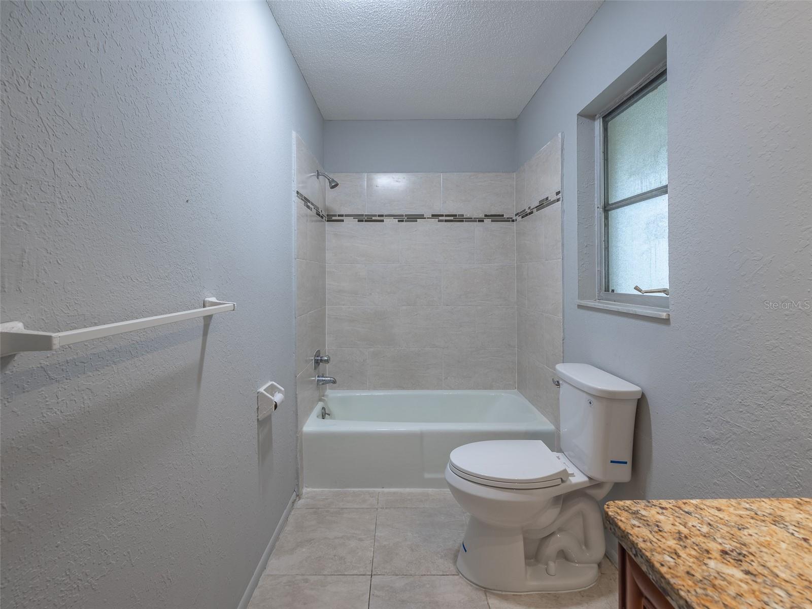 Image 16 of 23 For 916 Gillespie Street