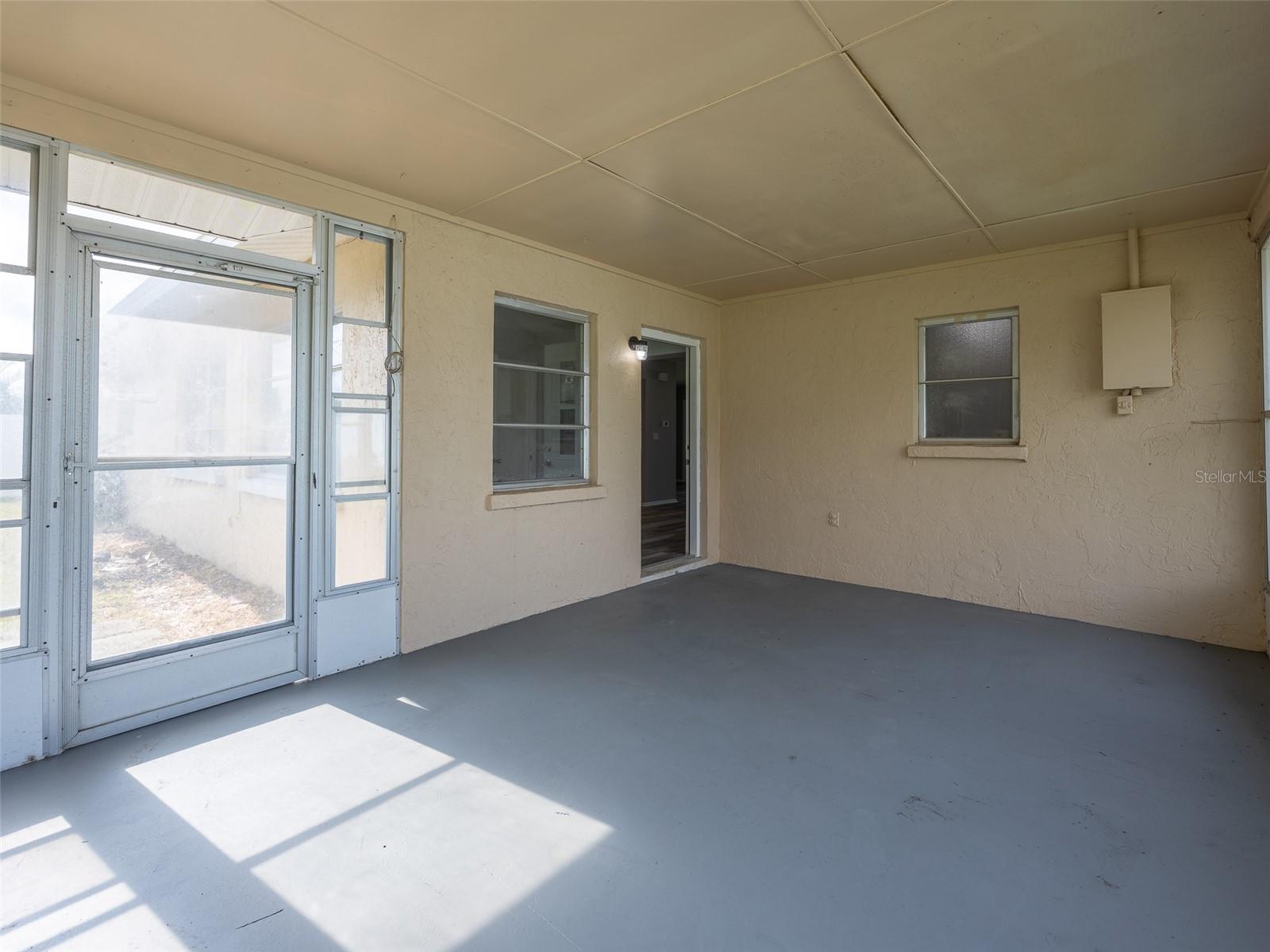 Image 19 of 23 For 916 Gillespie Street