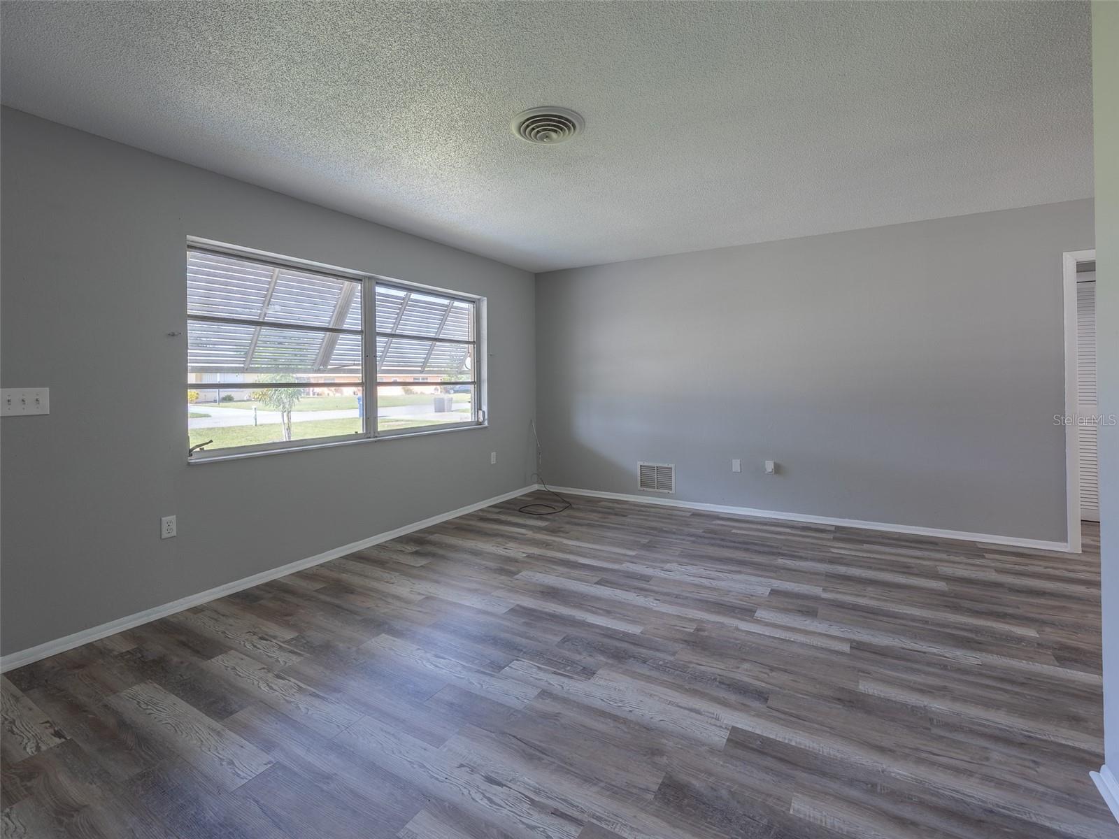 Image 5 of 23 For 916 Gillespie Street