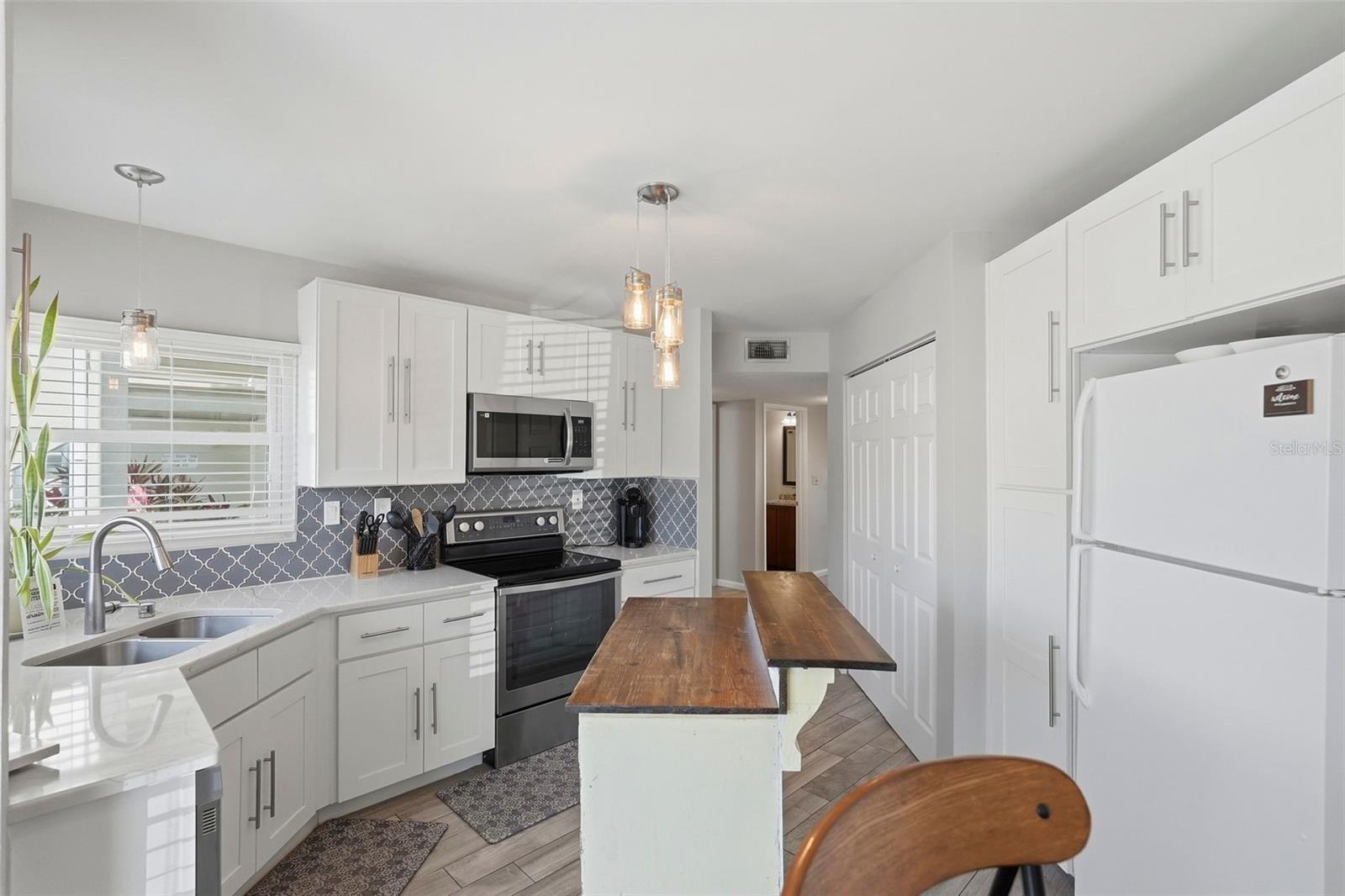 Image 9 of 37 For 6151 Bahia Del Mar Boulevard 123