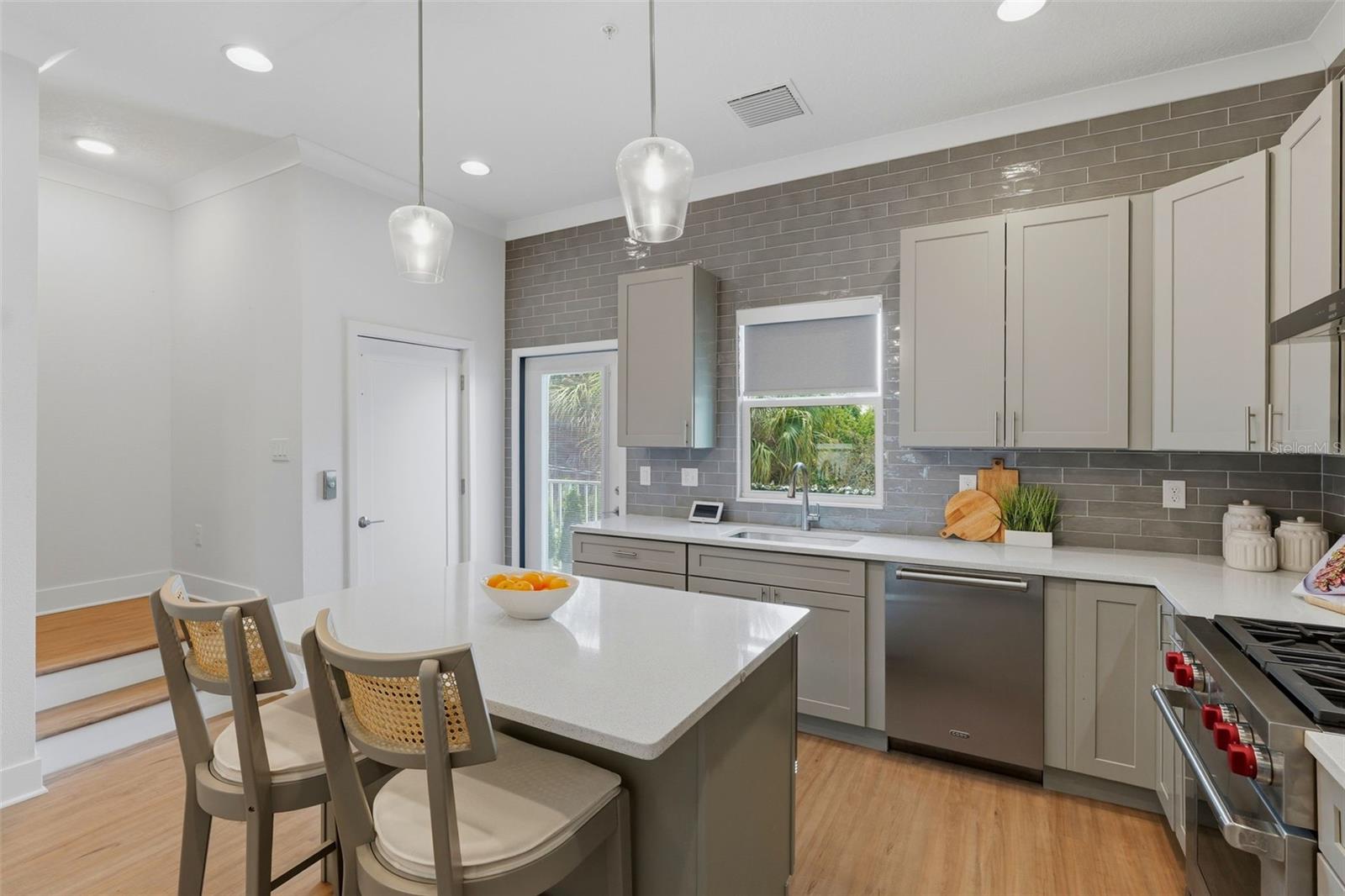 Image 15 of 43 For 946 Highland Avenue 16