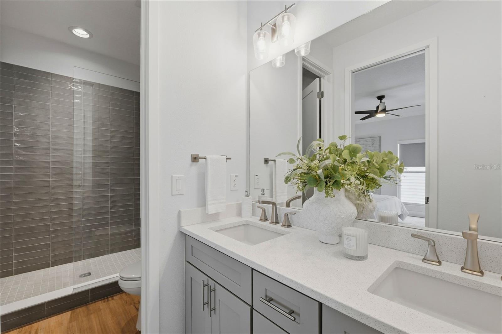 Image 20 of 43 For 946 Highland Avenue 16