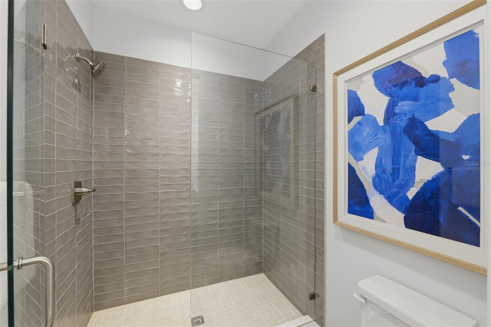 Image 22 of 43 For 946 Highland Avenue 16